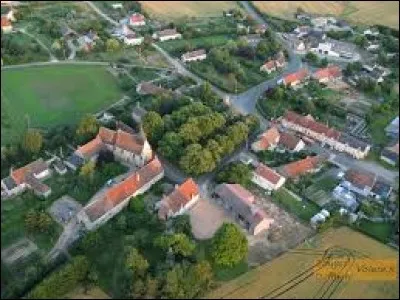 Village Indrien dans la région naturelle de la Champagne berrichonne, Giroux se situe en région ...