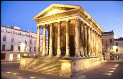 Où pourrez-vous voir "La maison carrée" ?