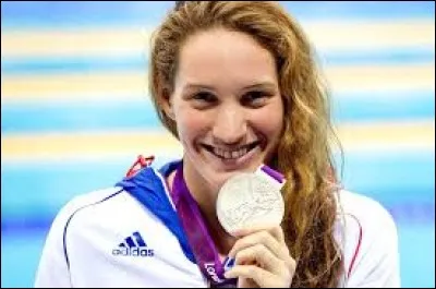 En quelle année la jeune nageuse Camille Muffat est-elle morte ?