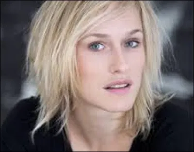 Quel personnage a apporté la cocaïne aux policiers ?