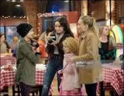 Dans le film "Baby Sitting Night", Lola, qui doit s'occuper d'un garçon, s'échappe pour aller à un concert. Le garçon s'appelle...