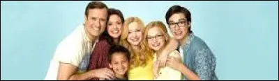 Dans la série "Liv et Maddie", quel est leur nom de famille ?