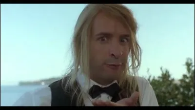 Comment s'appelle la fille fan de surf qu'il rencontre à la fin ?