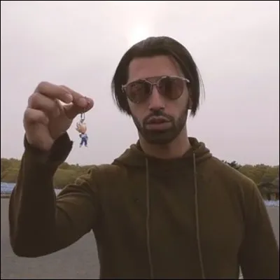 Quel est son nom de scène et son vrai prénom ?