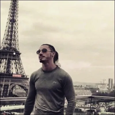 Quel est son nom de scène et son vrai prénom ?