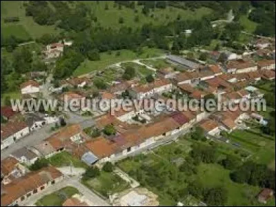 Village lorrain de l'arrondissement de Bar-le-Duc, Les Hauts-de-Ch&eacute;e se situe dans le d&eacute;partement ...