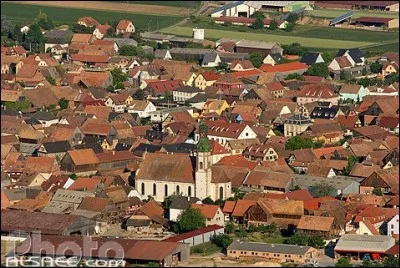 Dans la région de Sélestat, c'est la commune où a vu le jour le fondateur de la chocolaterie Weiss.