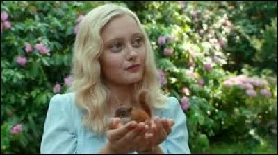 Quel animal aide-t-elle tous les jours ?