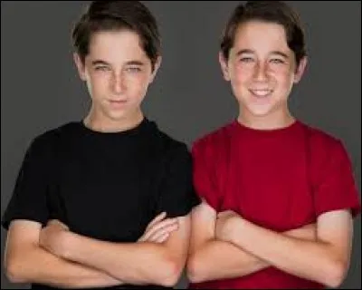 Quels personnages souhaitent son anniversaire à Jacob ?