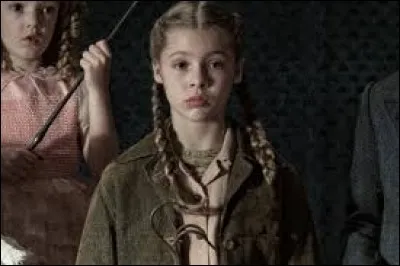 Quelle coiffure Fiona porte-t-elle toujours ?