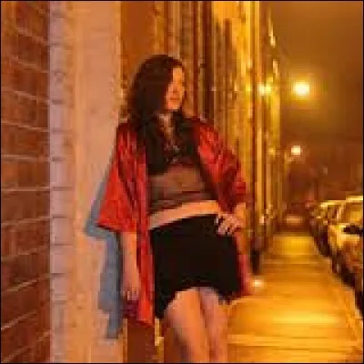 La vie des prostituées n'est pas simple : d'accord, elles ont un toit pour ce doucher mais elles n'ont absolument pas le droit de quetter sur un pliant !