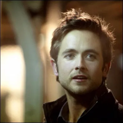 Avec qui Fiona sort-elle dans les premières saisons ?