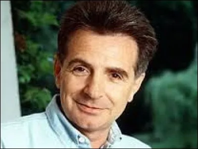 Trouvez les initiales de cette personne et ensuite ce qu'elles peuvent désigner.