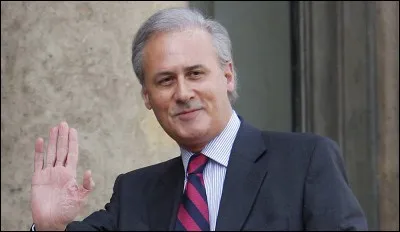 Trouvez les initiales de cette personne et ensuite ce qu'elles peuvent désigner.