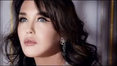 Trouvez les initiales de cette personne et ensuite ce qu'elles peuvent désigner.