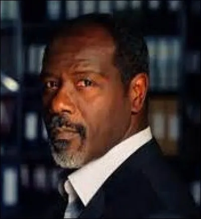 Qui interprète le rôle du commissaire Lamarck ?