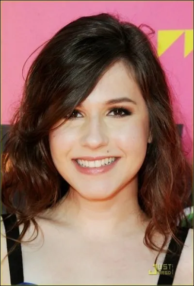 Avec qui Camille sort-elle ?