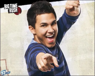 De qui Carlos est-il amoureux ?