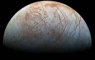 Quel satellite appartenant à Jupiter porte le nom d'un continent ?