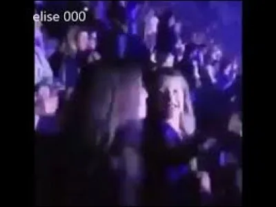 Quel chanteur Erza et Gloria ont-elles été voir en concert ?