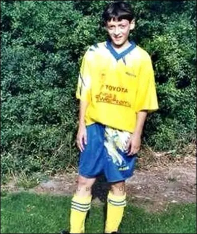 Qui est ce footballeur ?