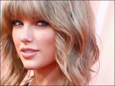 Avec qui Taylor est-elle amie ?