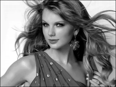 Taylor Swift a les yeux et les cheveux...