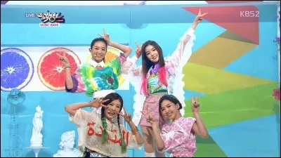 Dans "Happiness", de quelle couleur les cheveux de Joy sont-ils ?