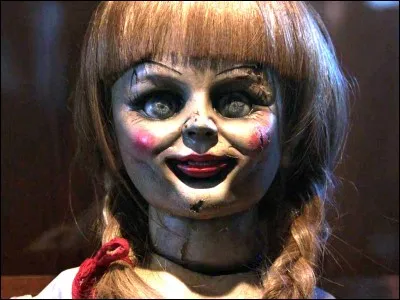 A Halloween, on regarde surtout des films d'horreur ! Comment s'appelle ce film d'horreur avec cette poupée très effrayante ?