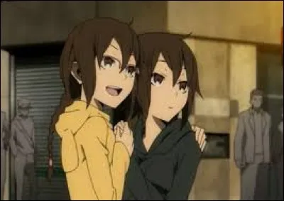 Comment s'appellent ces deux jumelles ?