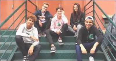 Avec qui est-il devenu ami grâce à YouTube ?