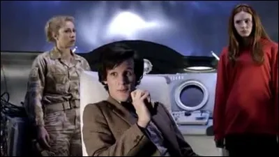 Dans l'épisode "Le Labyrinthe des Anges", un soldat doit la protéger. Comment s'appelle-t-il ?