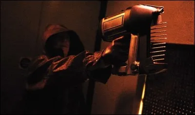 Équipé d'un pistolet à clous ?