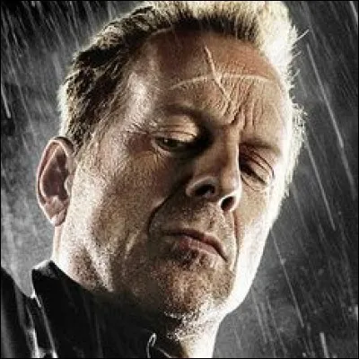 Dans quel film Bruce Willis a-t-il une cicatrice en forme de croix sur le front ?