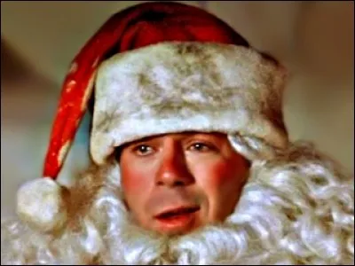 Dans quelle réalisation se déguise-t-il en Père Noël ?
