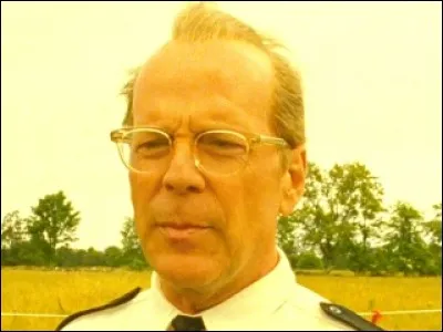 Dans quel film a-t-il un look plutôt sérieux avec des lunettes ?