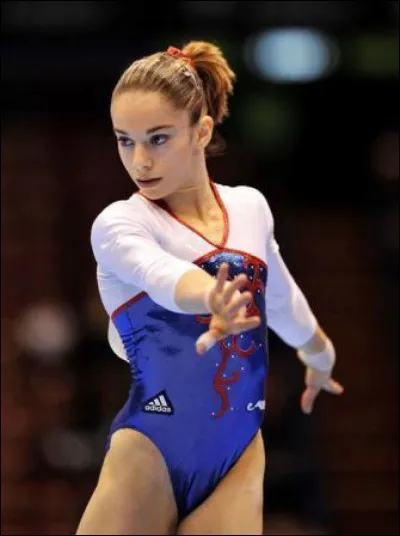 À quel âge Youna Dufournet a-t-elle commencé la gym ?