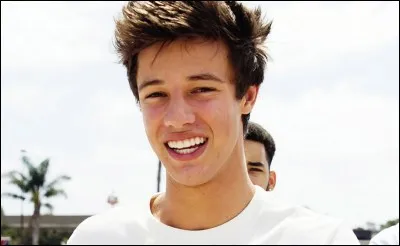 Quand sort-il son premier single et comment s'appelle-t-il ?